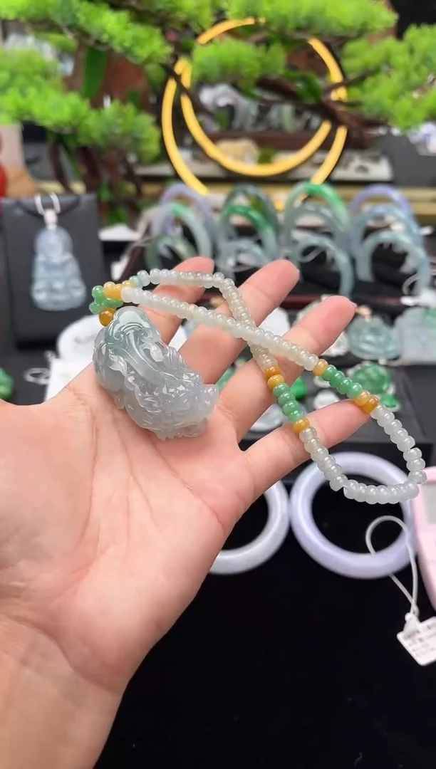 颈饰未镶嵌翡翠吊坠