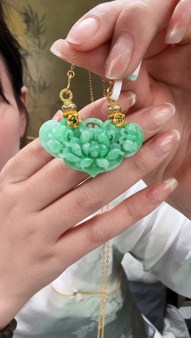 颈饰未镶嵌翡翠吊坠