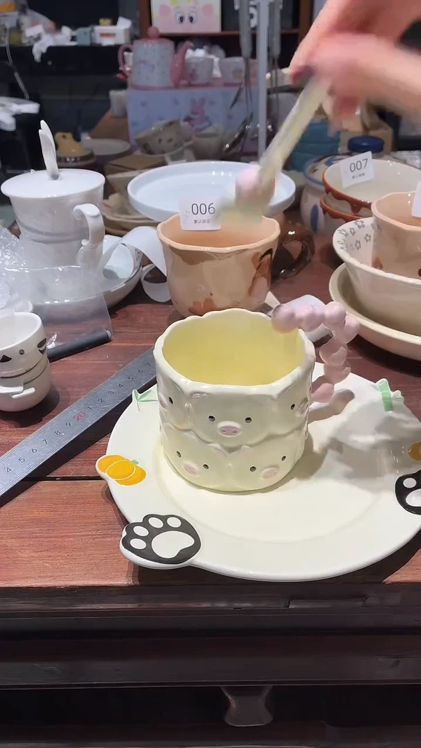 瓷041 小猪 杯子 瑕疵