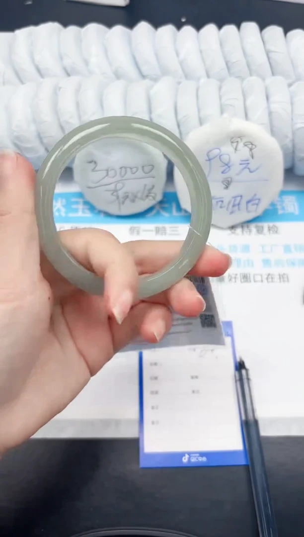 【闪购商品】石英质玉手镯未镶嵌64.63.5