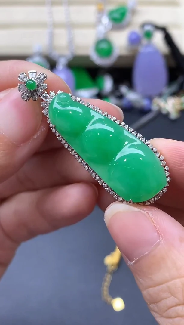 颈饰18K金镶嵌翡翠600-中国好珍宝