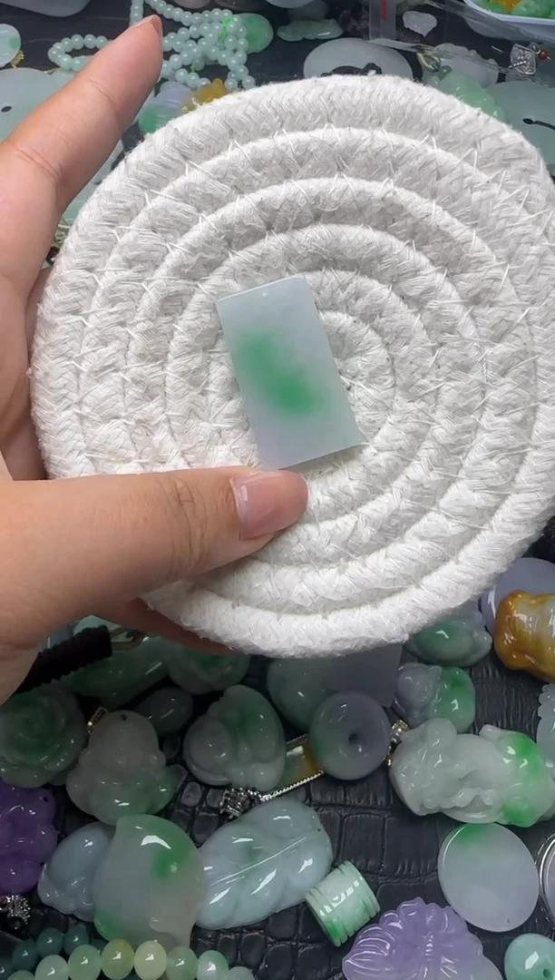 颈饰未镶嵌翡翠缅甸翡翠吊坠