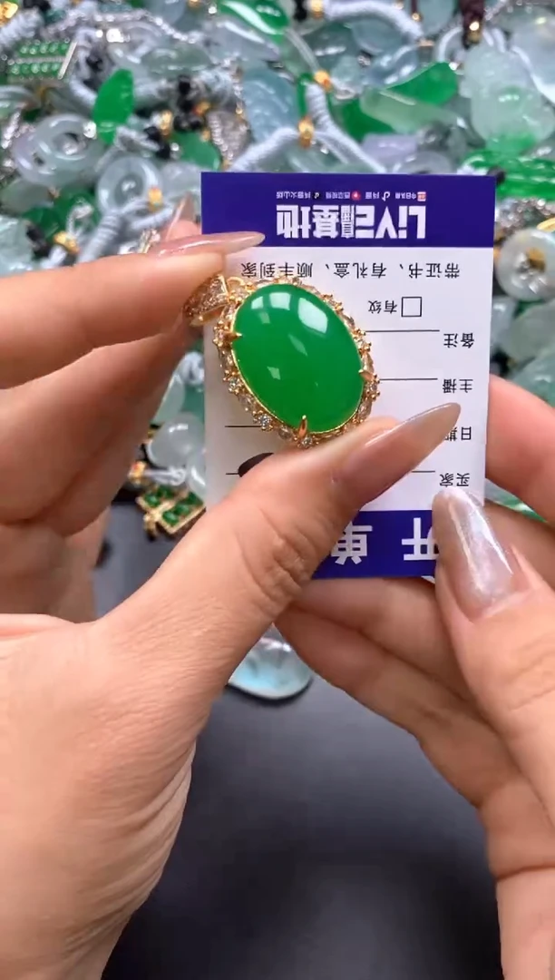 颈饰未镶嵌翡翠(配扣头多样性发其一）93