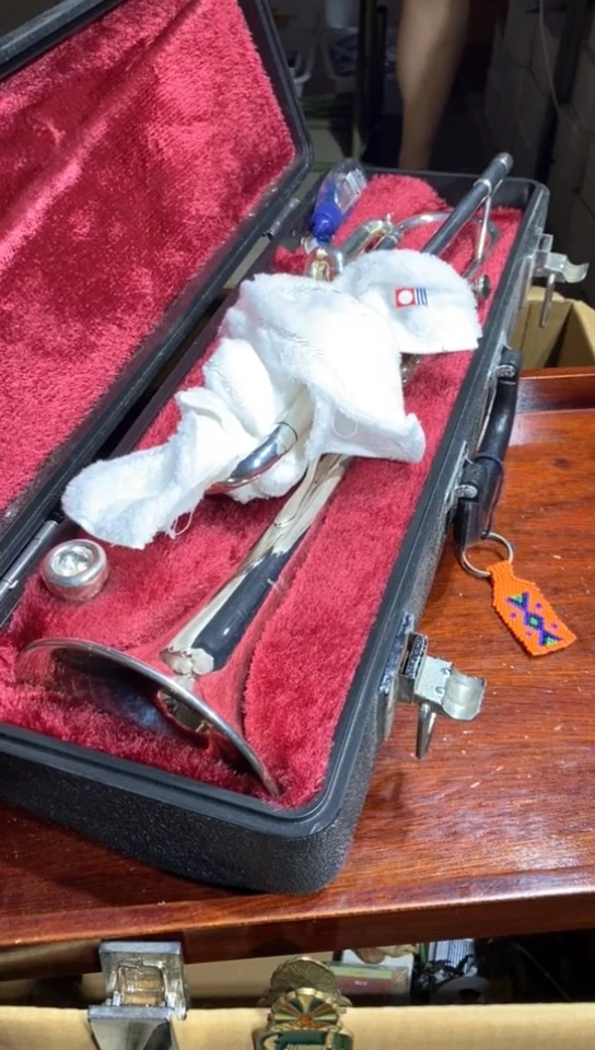 8新狮**歌  562中古商品，瑕疵品，不保好坏。