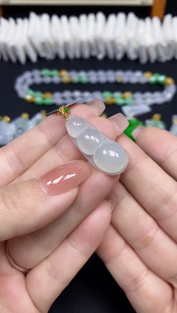 吊坠(不含链)18K金镶嵌翡翠豆子18K金扣镶嵌@@CMT1463-2