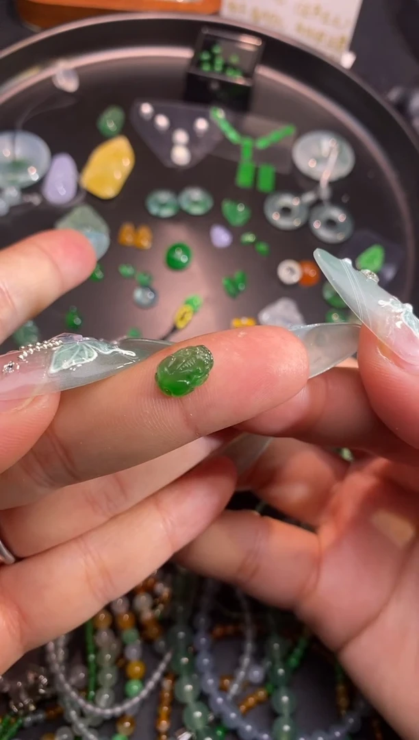 【闪购商品】翡翠挂件未镶嵌貔貅