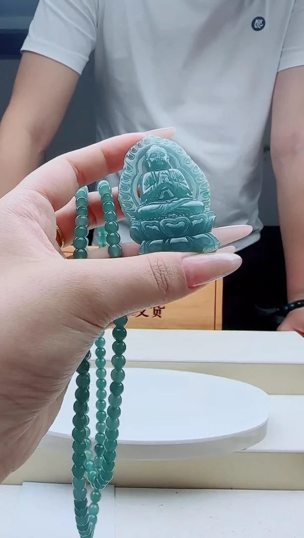 颈饰未镶嵌翡翠多样性发其中一