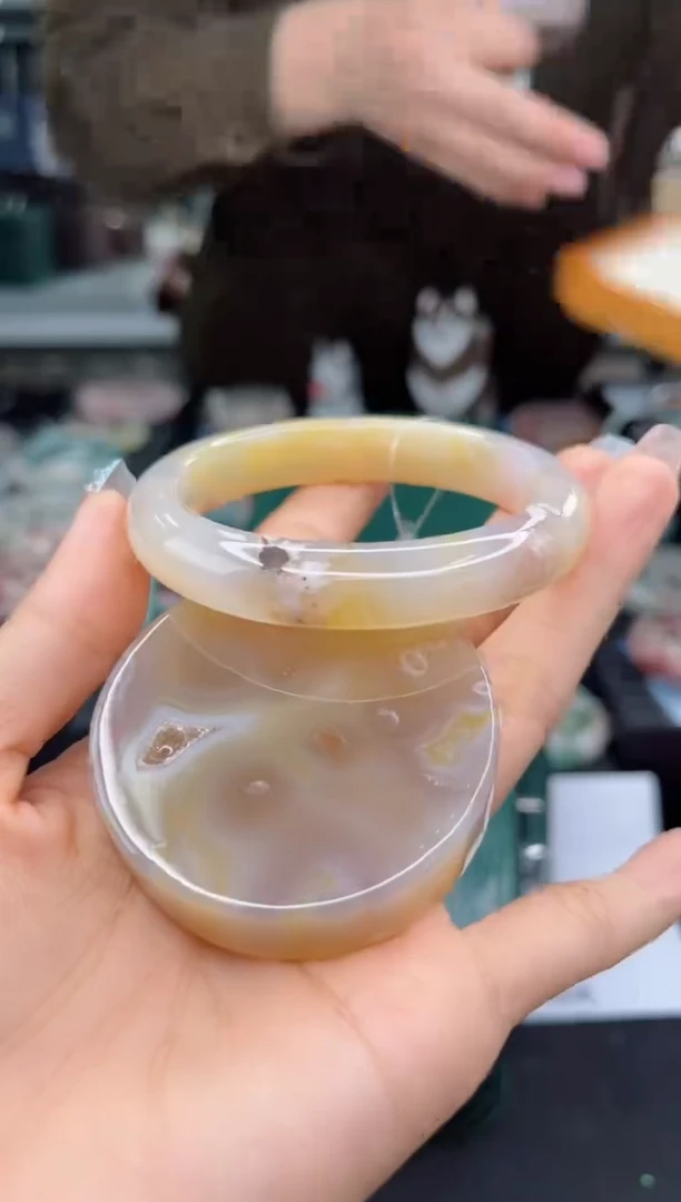 【闪购商品】石英质玉手镯未镶嵌57圈口（赠品镯心）1194046