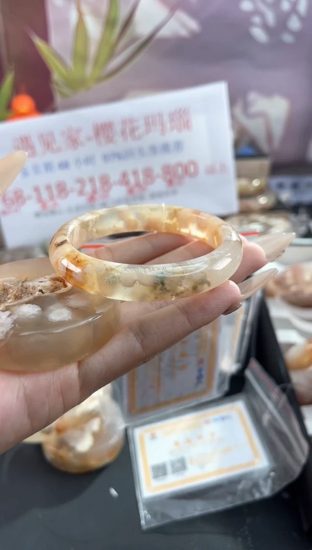 未镶嵌手镯石英质玉54