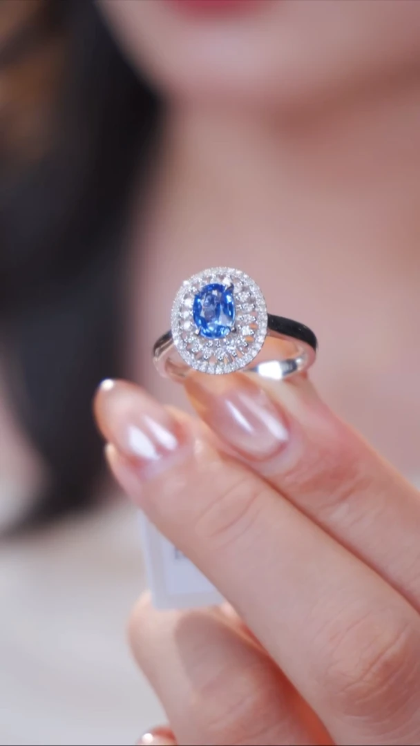 戒指蓝宝石18K金镶嵌【  主石1ct  实际以证书为主 金3.1g】