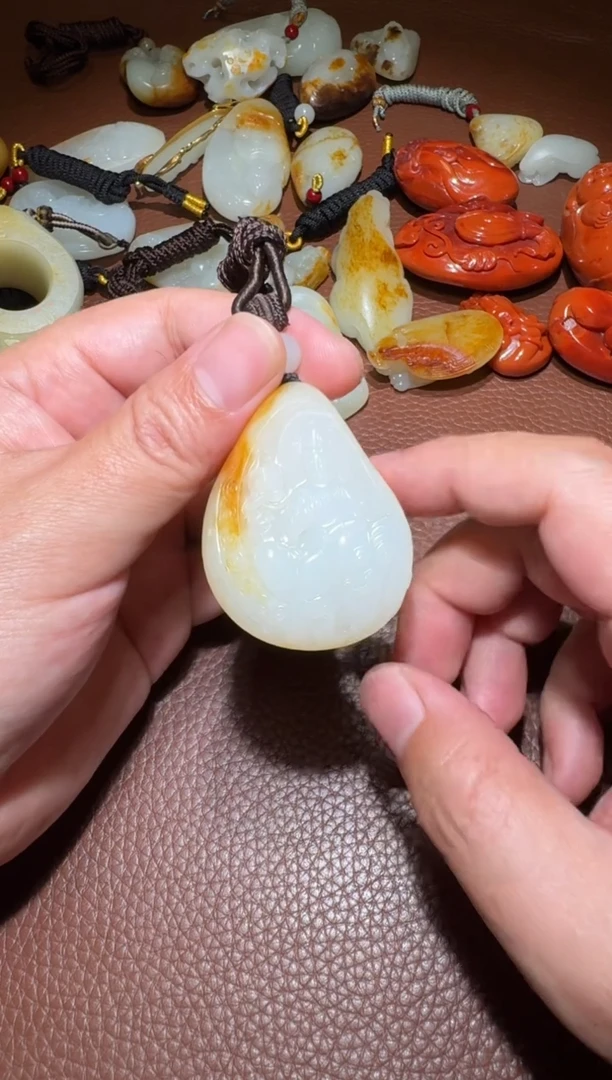 未镶嵌和田玉挂件不*名和田玉