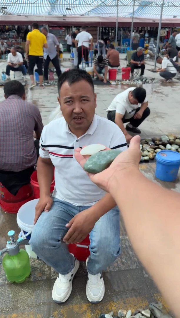 和田玉（糖玉）未镶嵌挂件和田玉