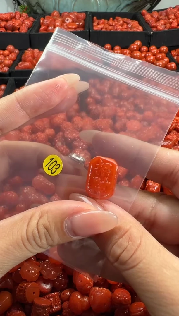 颈饰未镶嵌南红玛瑙1