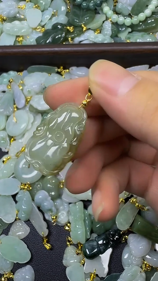 颈饰未镶嵌翡翠颈饰未嵌镶翡翠