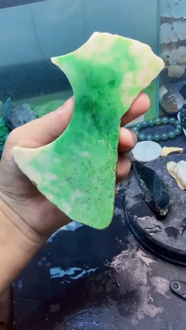 翡翠挂件未镶嵌天然翡翠069