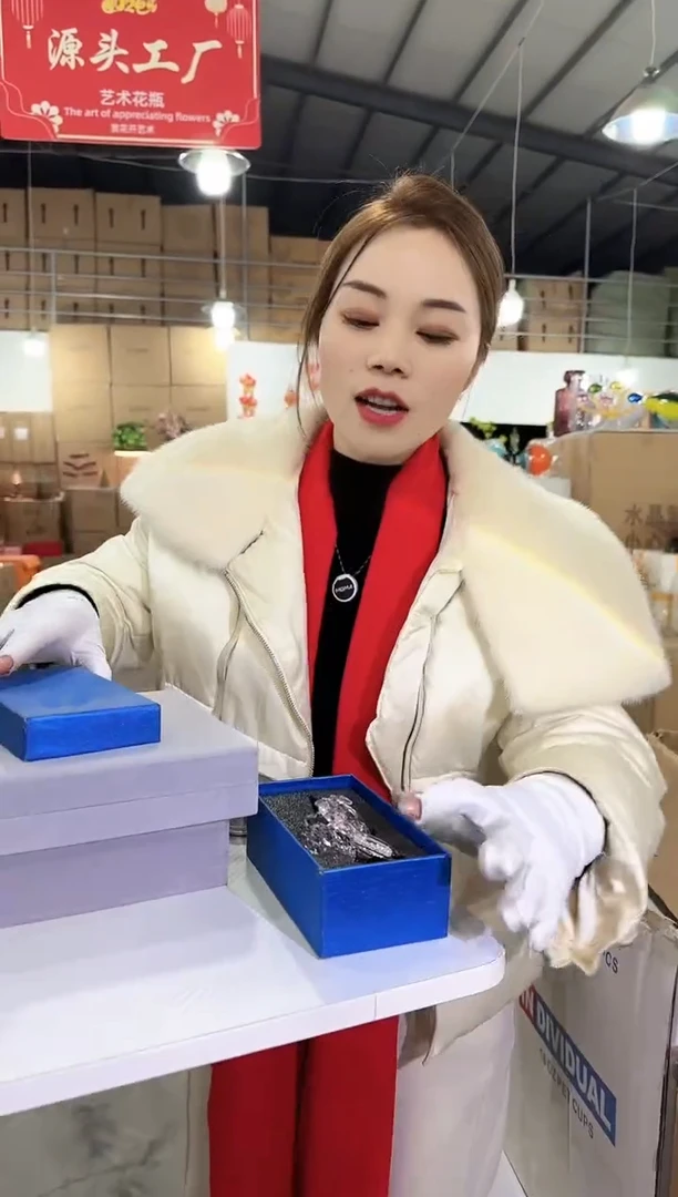 【闪购商品】无铅玻璃悠悠Q-花器-68早红酒塞