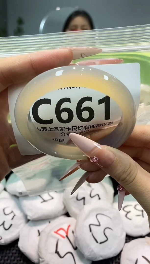 玛瑙/玉髓手镯未镶嵌C661