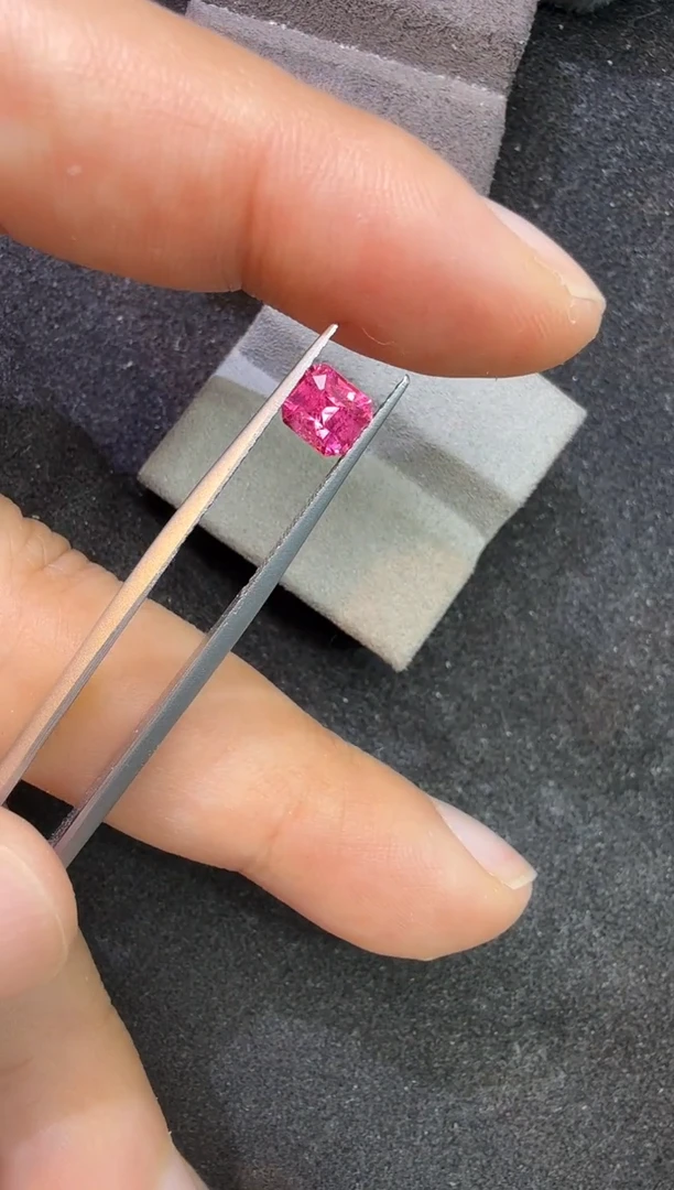 未镶嵌定制定制尖晶石天然0.96克拉无烧马亨盖吉尔德