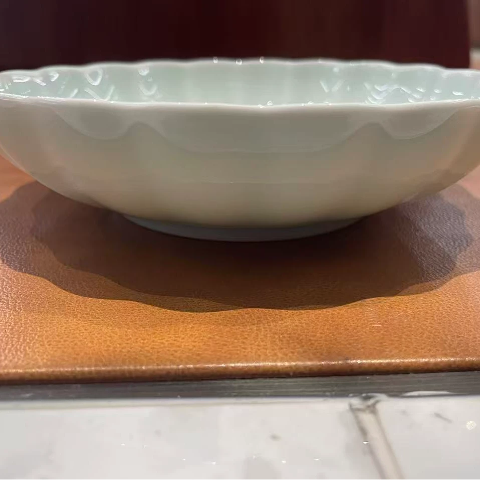 景德镇五花马5寸影青菊花碟