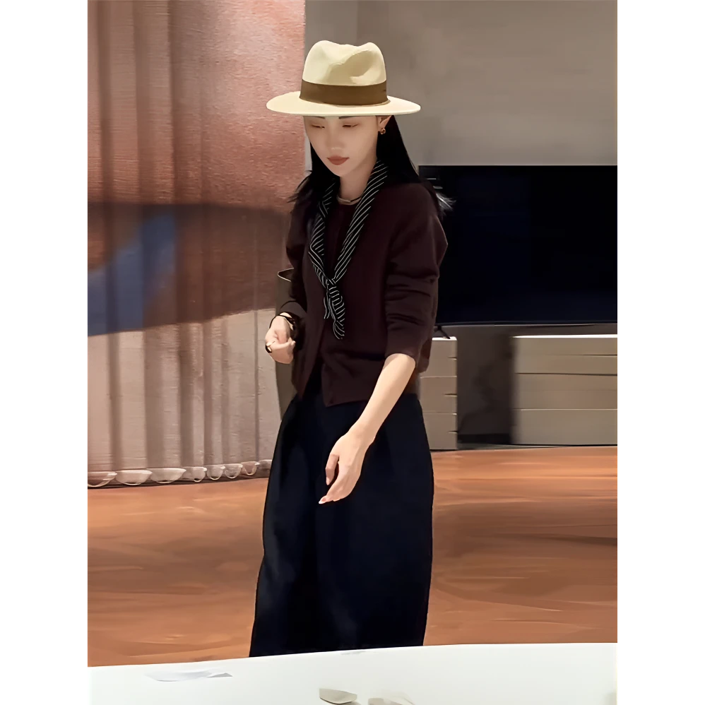 今年流行早秋氛围感穿搭2025套装春秋新款女装圆领针织衫搭配套装