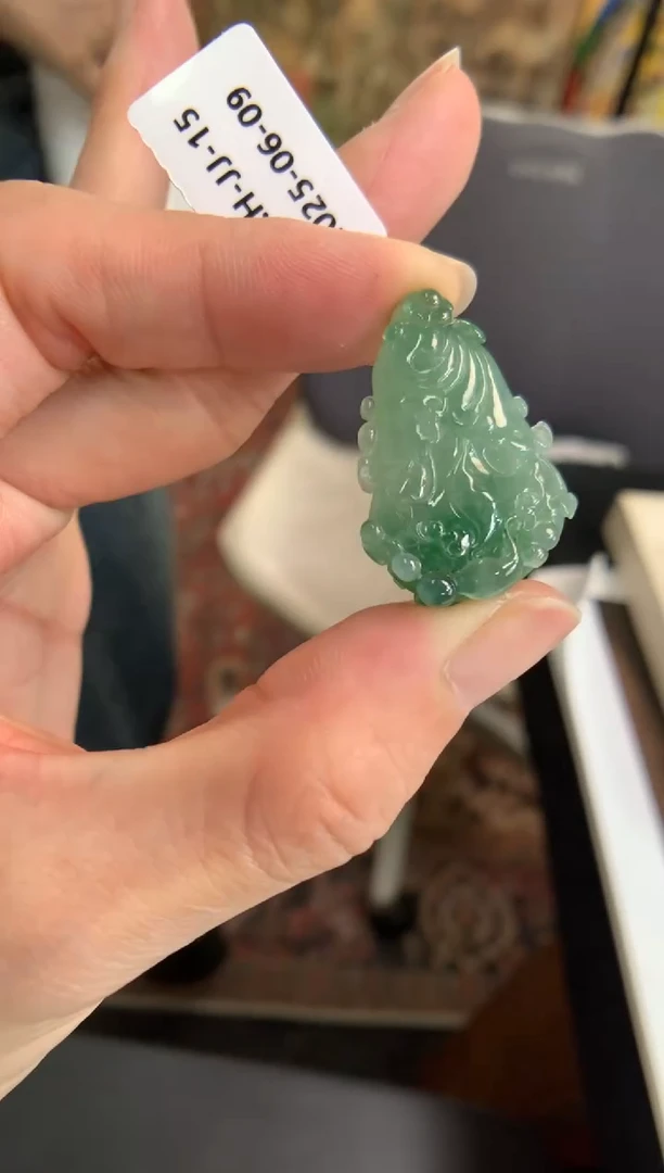 翡翠未镶嵌颈饰白菜