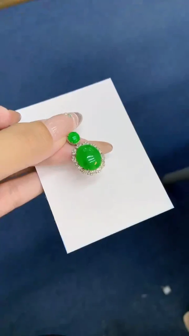 颈饰18K金镶嵌翡翠1