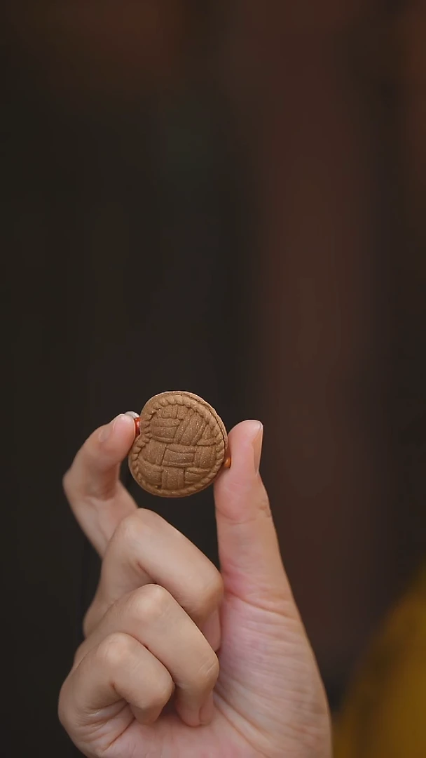 泥塑馥龄春网格爱心牌