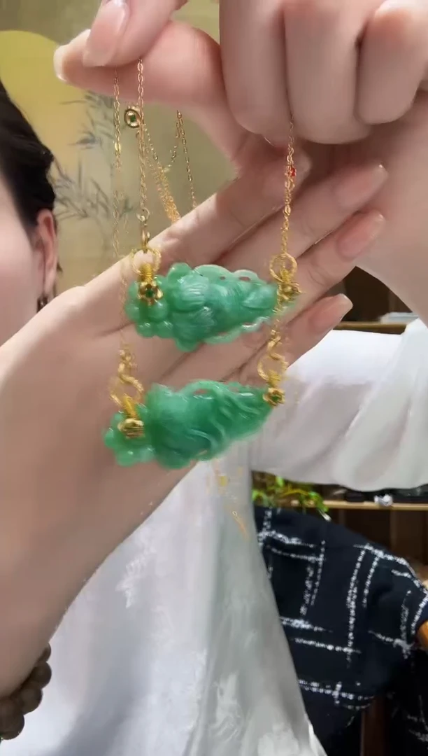 颈饰未镶嵌翡翠多样发其一个