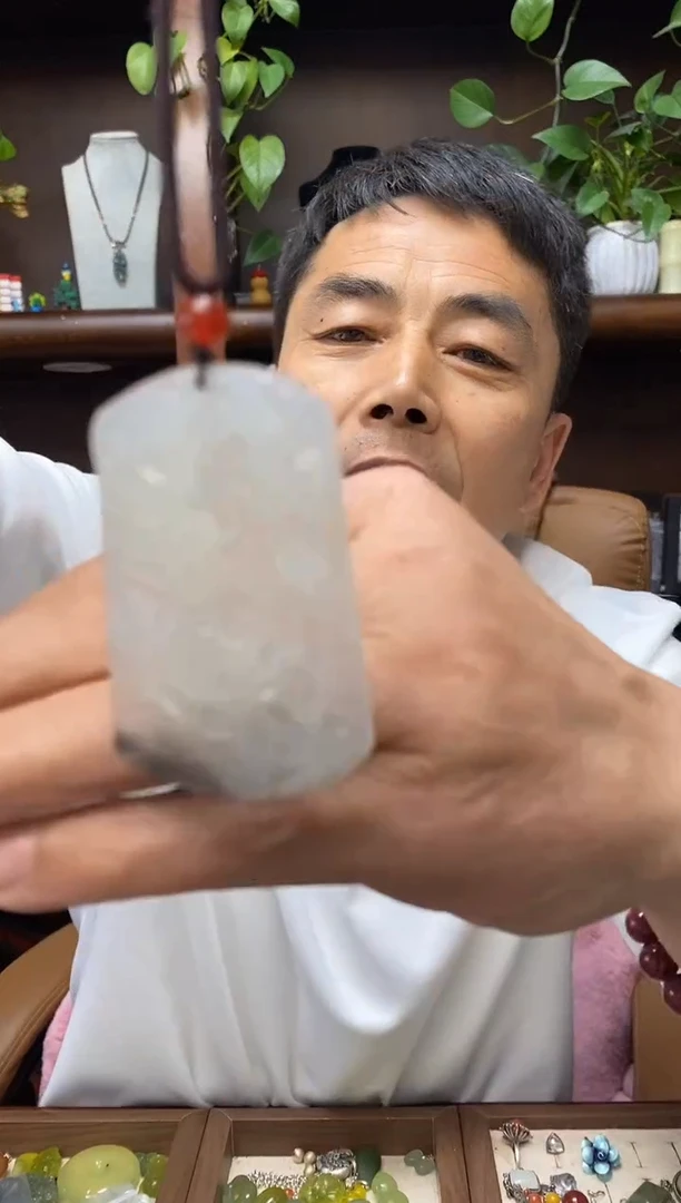 未镶嵌岫玉吊坠.