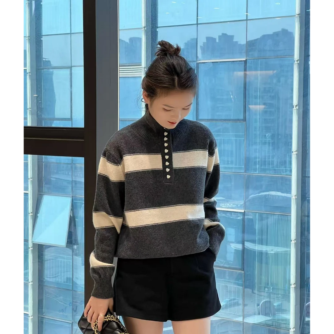 普拉那 476时尚洋气立领爱心纽扣拼色条纹2025款冬季软糯套头毛衣