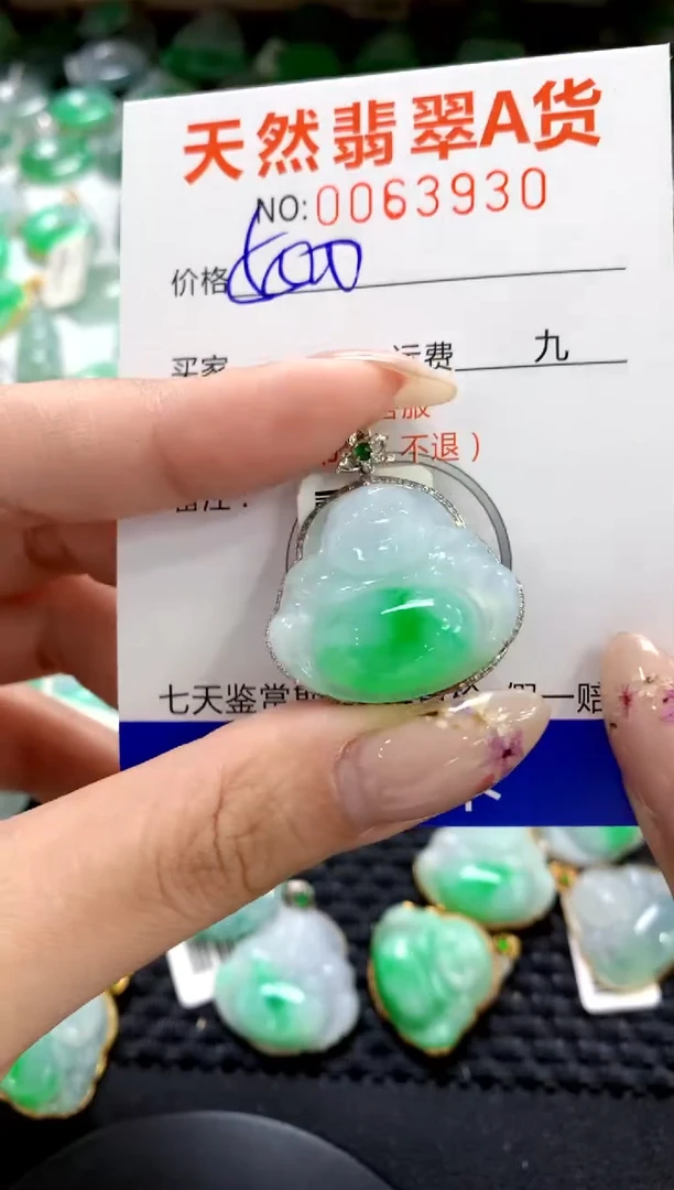 翡翠18K金镶嵌颈饰1111111111111111