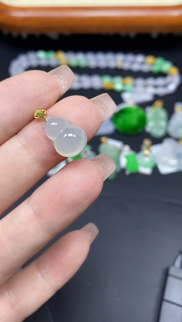 吊坠(不含链)18K金镶嵌翡翠葫芦18K金扣镶嵌@@CMT