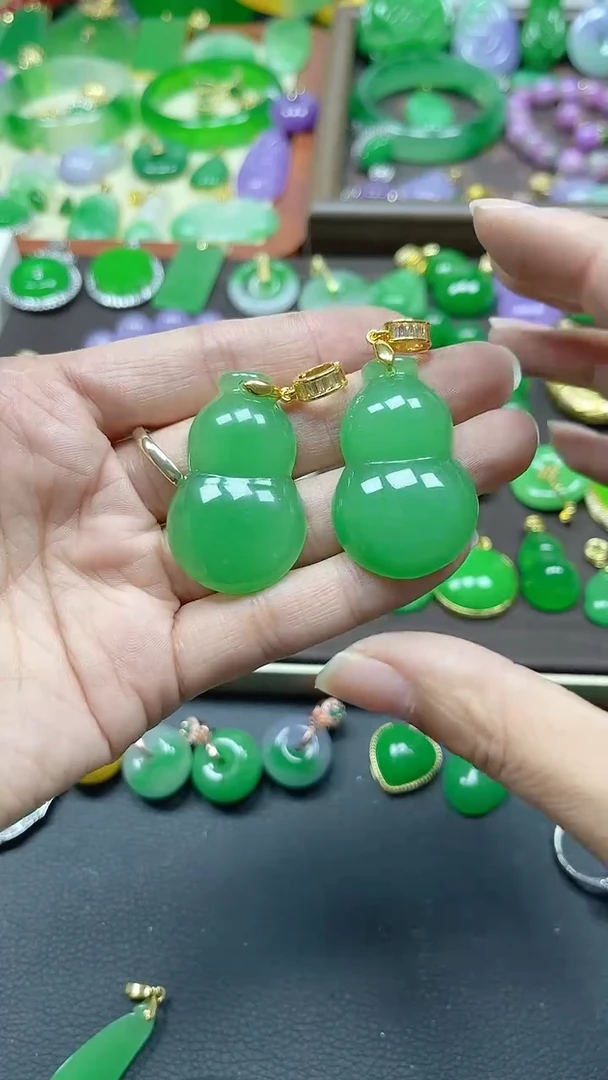 吊坠(赠链)14K金镶嵌翡翠冰绿大葫芦裸