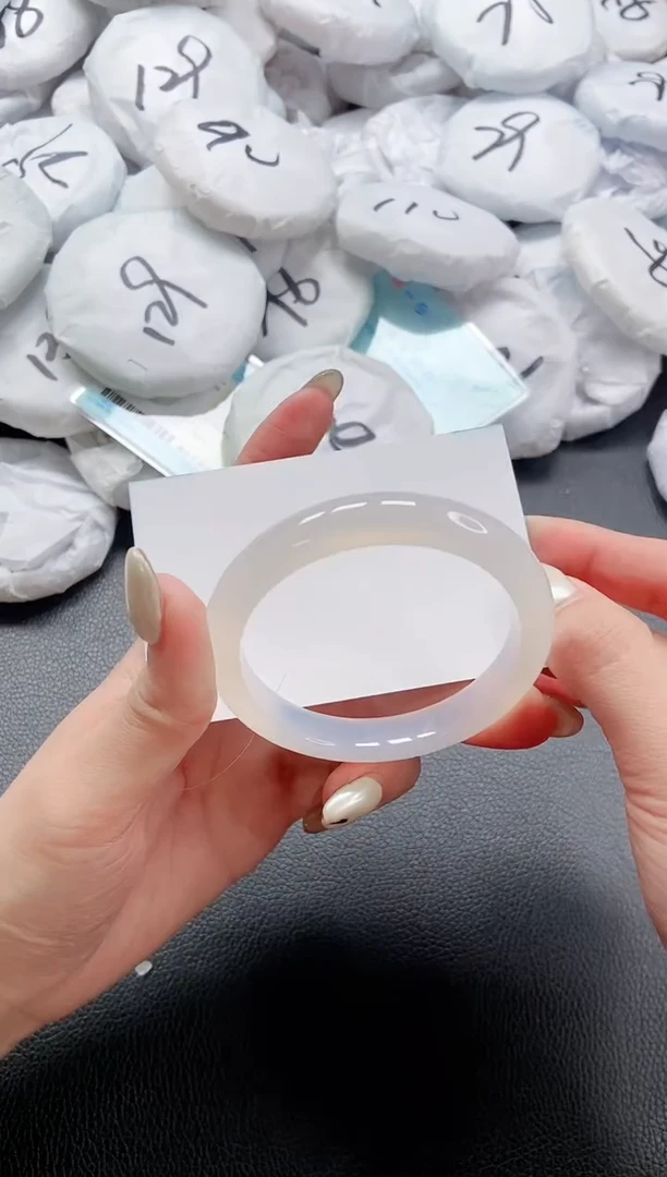 【闪购商品】石英质玉手镯未镶嵌 7L79-54