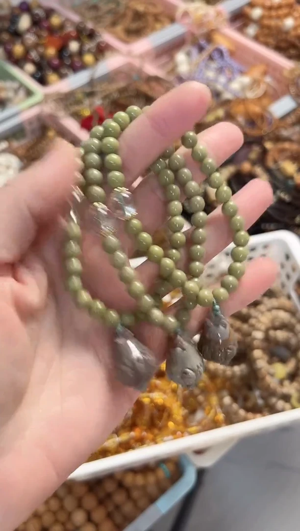 未镶嵌手串石英质玉（阿拉善玉）阿拉善牛油果绿搭配蒜鸟 多样性发