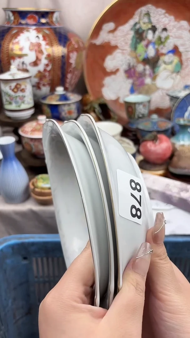 瓷器A****o漂亮的瓷器，默认微瑕，感谢支持