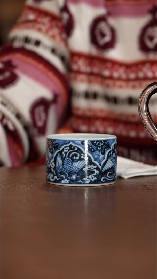 元青花凤纹直口杯