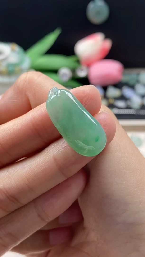 【闪购商品】翡翠颈饰未镶嵌翡翠冰绿福瓜