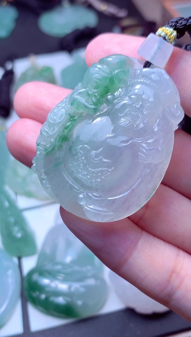 颈饰未镶嵌翡翠年****鄧天然A货翡翠