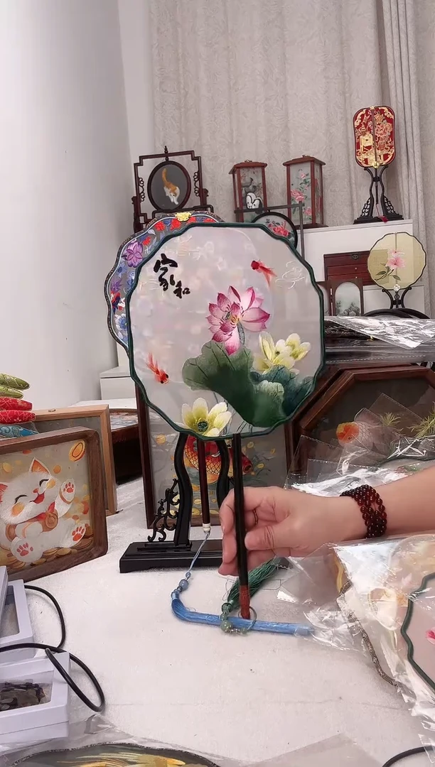 扇子苏绣作品手工团扇