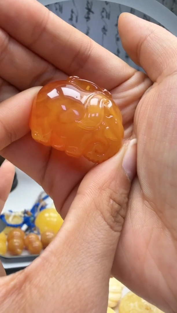 裸石琥珀未镶嵌如图