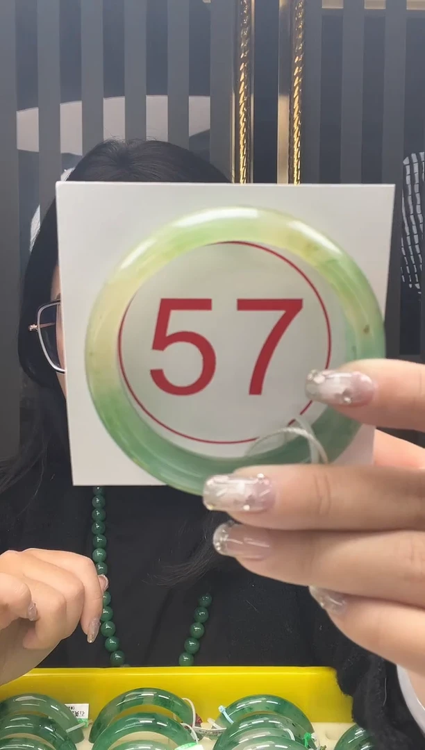 未镶嵌手镯石英质玉1