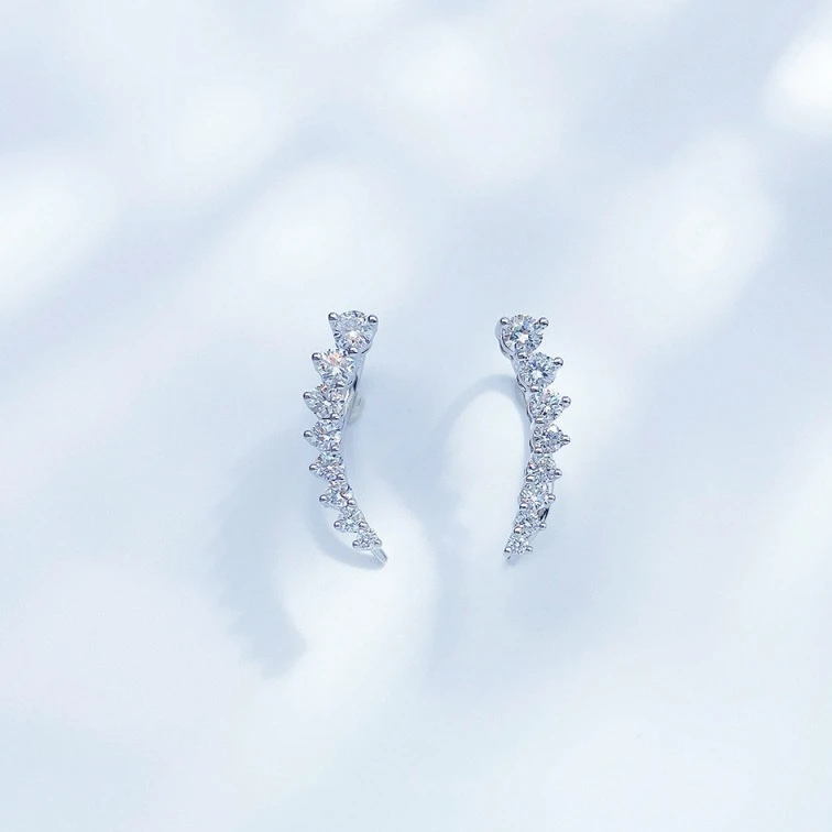 实验室培育钻石钻光弧线上轻奢Pt950铂金培育钻石耳钉