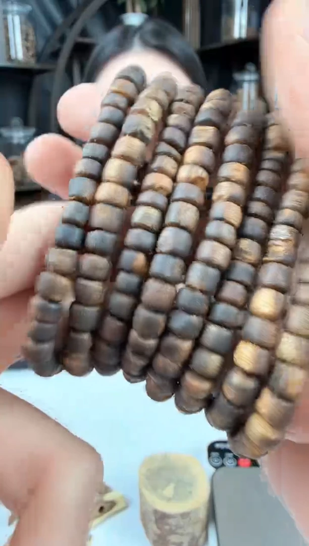 沉香沉香碎屑奇楠沉香007沉水浮张勺子算盘珠多样性发其一