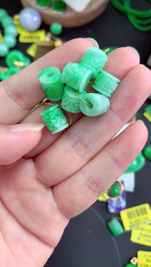 吊坠(不含链)未镶嵌翡翠多样性发货其中一件