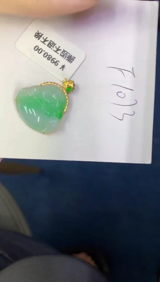 翡翠18K金镶嵌颈饰缅甸天然翡翠A货