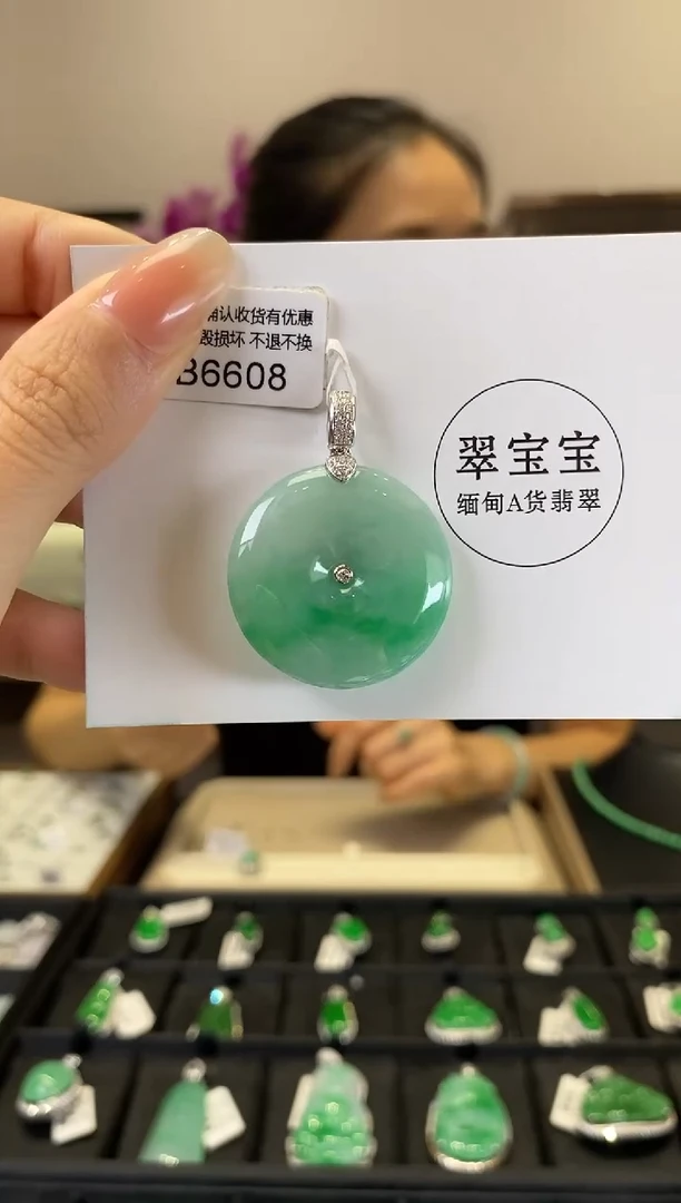 翡翠18K金镶嵌颈饰B6608 平安扣 含运营费