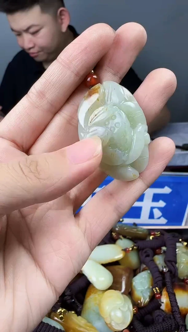 和田玉未镶嵌颈饰1