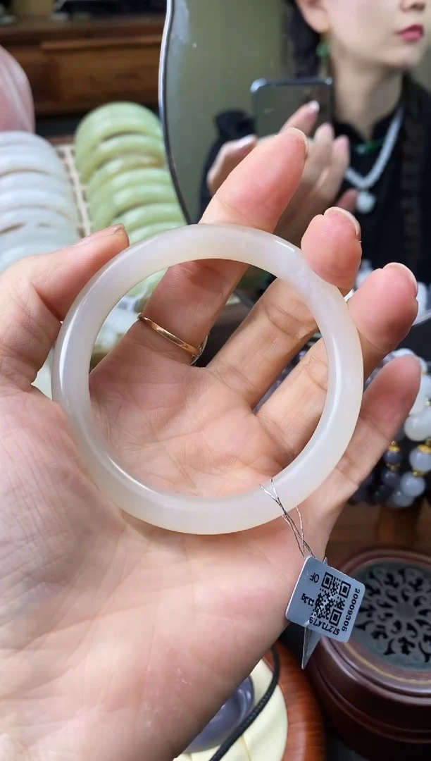 未镶嵌手镯和田玉藕粉圈口57