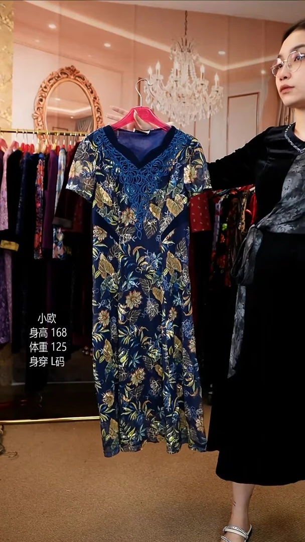 挂脖款125斤以内能穿   8767